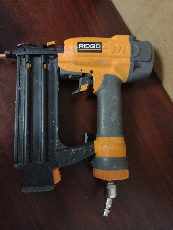 RIDGID R213BNF (Not Working For Parts) Pneumatic 18Gauge 21/8 in